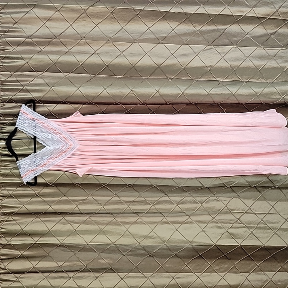 EUC (NWOT?): Vintage 1960’s Sans Souci Lace Yoke Full Length Nightgown